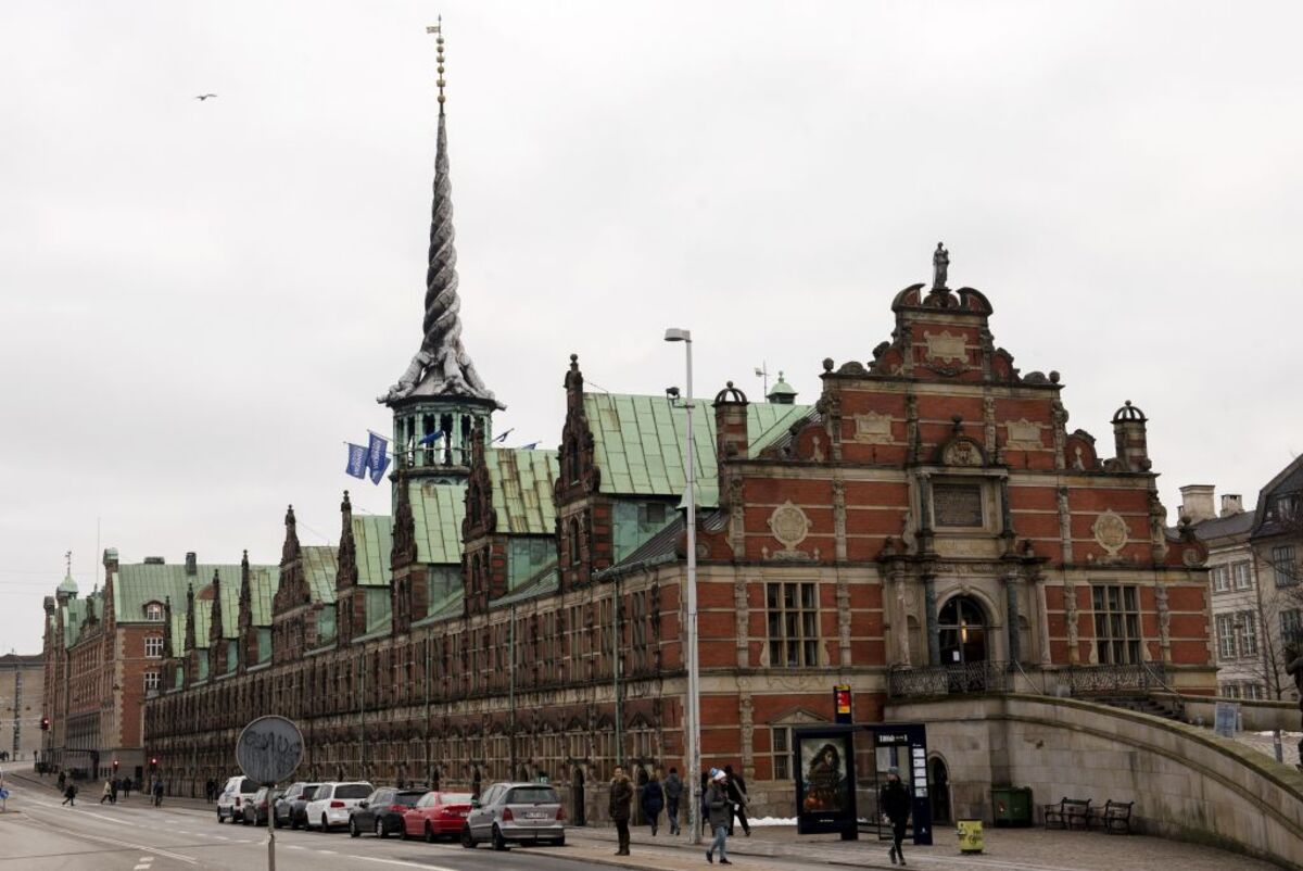 Fire hits historical Stock Exchange building in Copenhagen  / LINDA KASTRUP