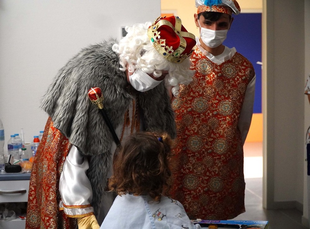 Los Reyes Magos llevan ilusión a los niños hospitalizados