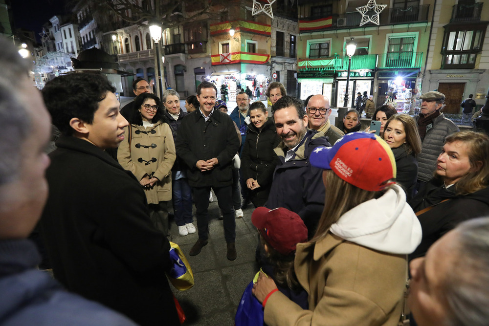 Carlos Velázquez apoya en Zocodover a la oposición venezolana 