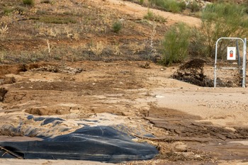 La Dana desentierra restos de amianto soterrados por la Junta