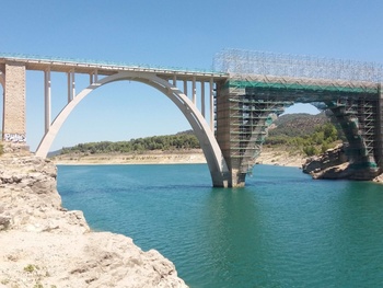 Moncloa pone 6,4 millones para obras en puentes y pasarelas