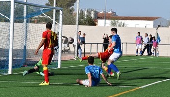 Manu Martín sigue en el CD Noblejas