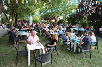 Apanas celebra su tradicional y concurrida fiesta de verano