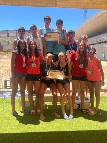 Talavera con varios equipos en el Nacional de voley playa