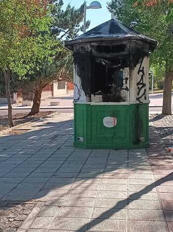 Varios quioscos del Polígono, abandonados y vandalizados