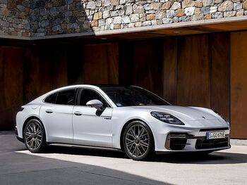 El Panamera se reinventa