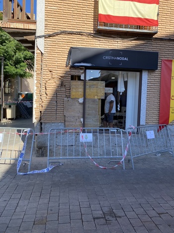 El camión de la discoteca móvil destroza un negocio de Bargas