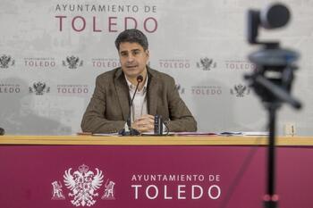 Alcalde recuerda que el PSOE no solucionó atascos, los negó