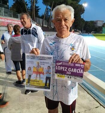 Juan López agradece el trabajo de su entrenador