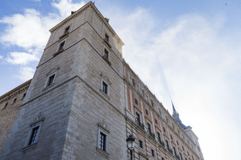 Piden a Defensa retirar el término «asedio» del Alcázar