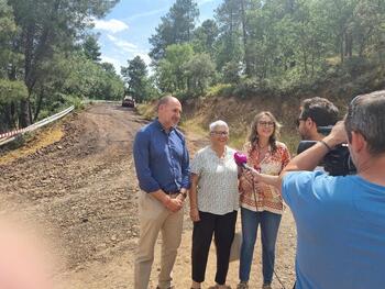 La Junta visita las obras del carreterín de Espinoso y Robledo