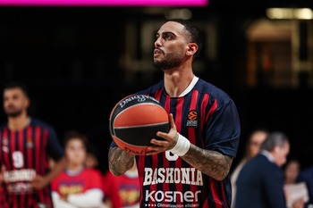 El Baskonia remonta a un Paris Basketball que cede el liderato