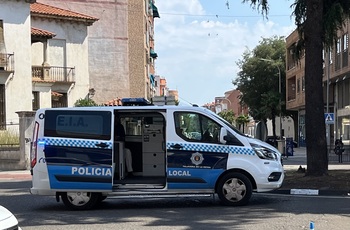 Dos policías locales salvan la vida a una bebe en Talavera