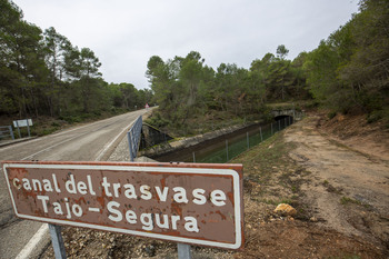 La Junta se queja por 9 meses de retraso con reglas trasvase