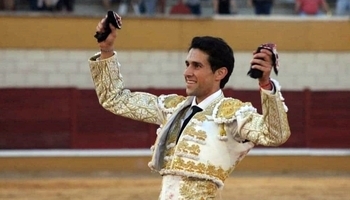 Jorge Molina ya es matador de toros