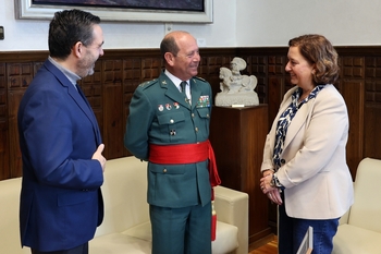 La presidenta de la Diputación se despide del General Cortés