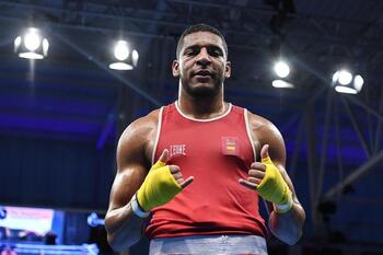 El boxeador Enmanuel Reyes Plá asegura medalla para España