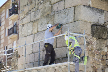 Comienza la actuación de urgencia en la muralla de Carnicerías