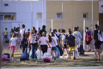 Vox insta a Page a acometer la climatización de los colegios