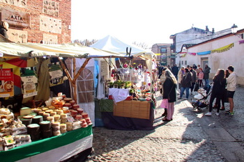 El Casco celebra sus fiestas y retoma el mercado de artesanía