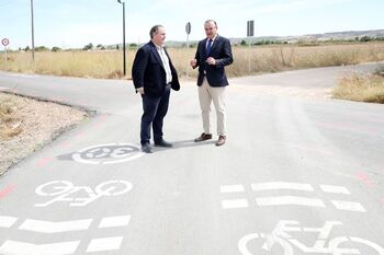 Gregorio anima a utilizar los nuevos carriles-bici a las EATIM