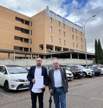 Pelahustán protesta ante la Junta por el servicio médico