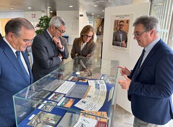 Gregorio inaugura la exposición de los 40 años de la FEMP