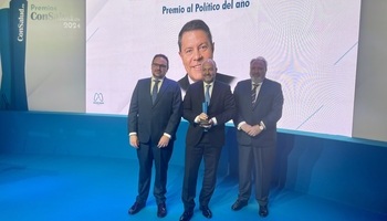 Page gana el ‘Político del Año’ en los Premios ConSalud 2024