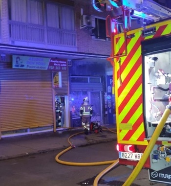 Extinguido un incendio de madrugada en un asador de pollos