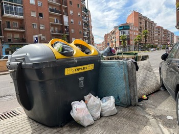 Denuncian a una empresa que abandonaba enseres de forma ilegal