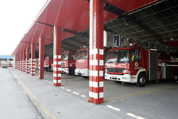 Evacúan el aparcamiento de un supermercado por incendio