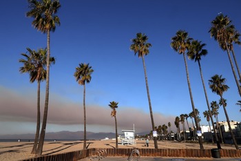 Ascienden a 16 los muertos por los incendios de Los Ángeles