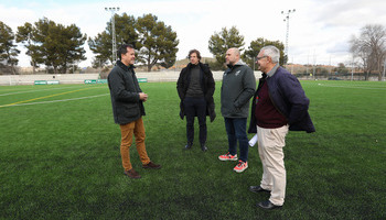 El alcalde visita el remodelado Paulino Lorenzo