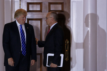 Trump nombra a Andrew Puzder como embajador ante la UE