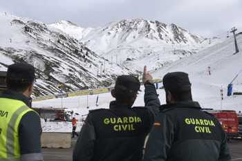 Dos heridos graves en un accidente en el telesilla de Astún