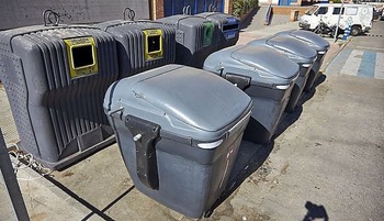 Los trabajadores de la basura llevan meses sin agua caliente