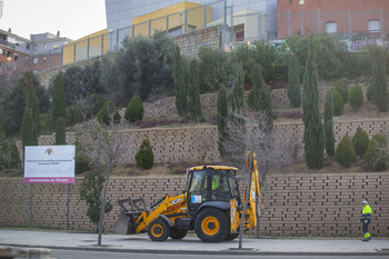 Un muro de 347 metros cuadrados, previo al centro de mayores